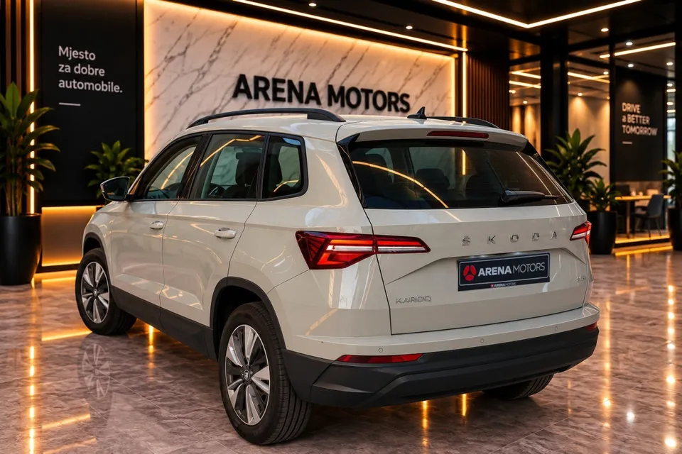 Škoda Karoq, zadnji lijevi ugao, stražnja svjetla i oznaka modela na poklopcu prtljažnika