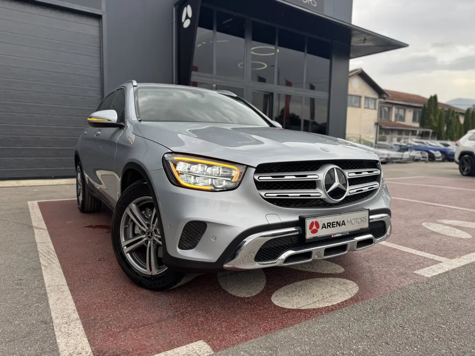 Mercedes-Benz GLC 200 d, prednji desni ugao sa LED svjetlima i alu felgom