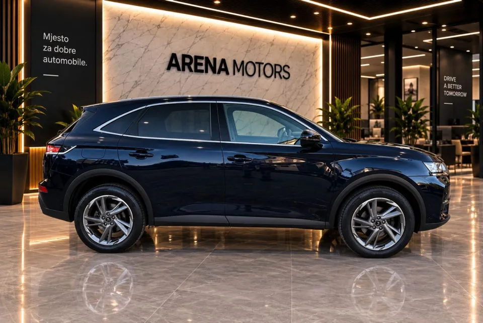 DS7 Crossback tamnoplave boje, bočni pogled s aluminijskim felgama