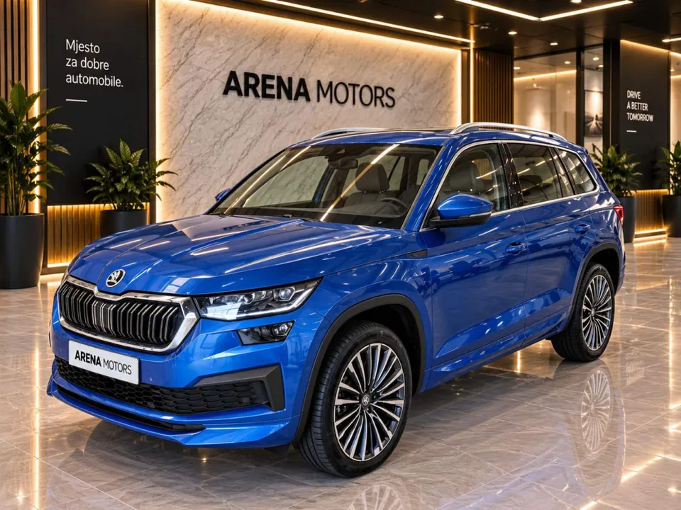 Plava Škoda Kodiaq, prednji tročetvrtinski pogled slijeva, 20-inčne alu felge i LED farovi u izložbenom prostoru